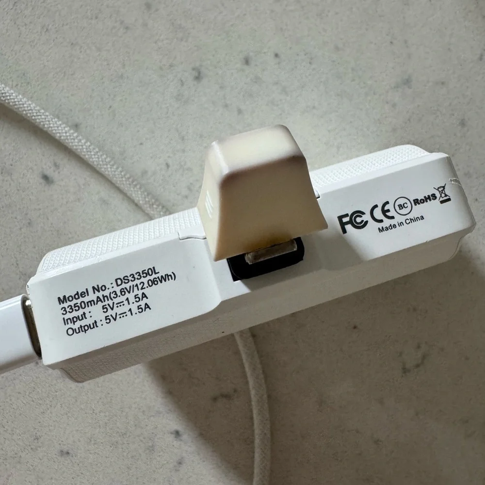iWALK portable white colored 3350 mAh power bank iPhone battery charger USB-C